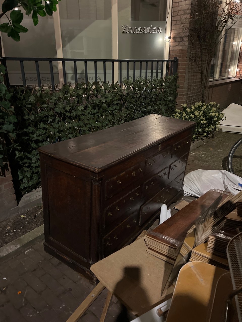 Dressoir in dark wood