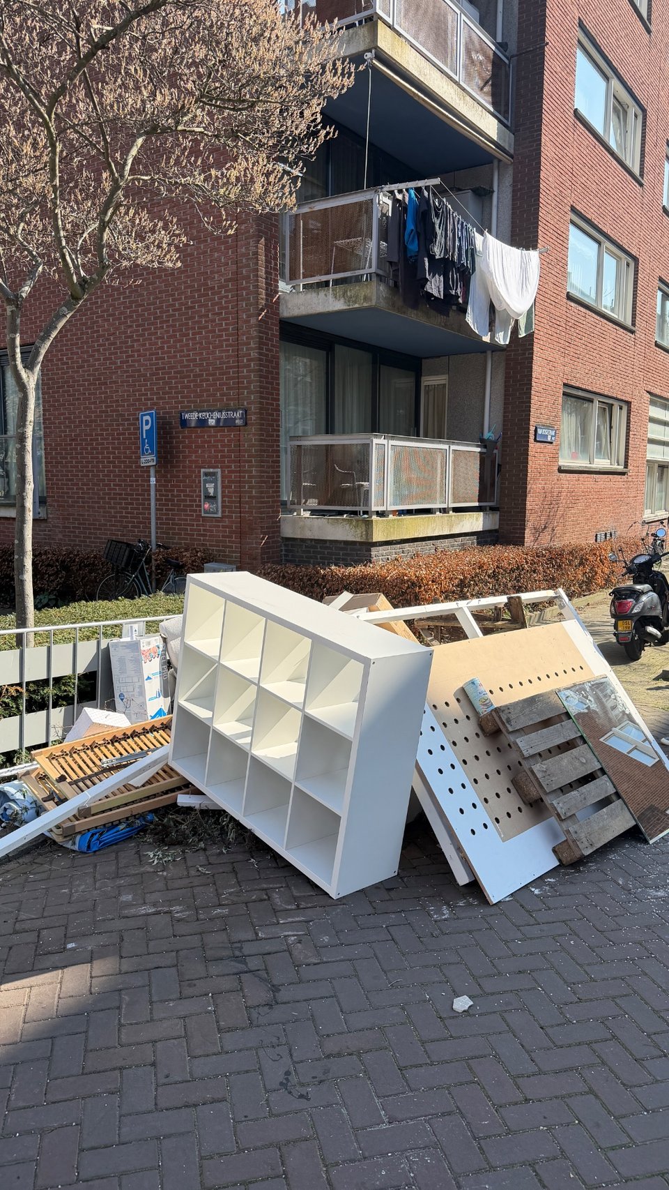 IKEA Kallax and other stuff (e.g. mirror etc.) in great condition.