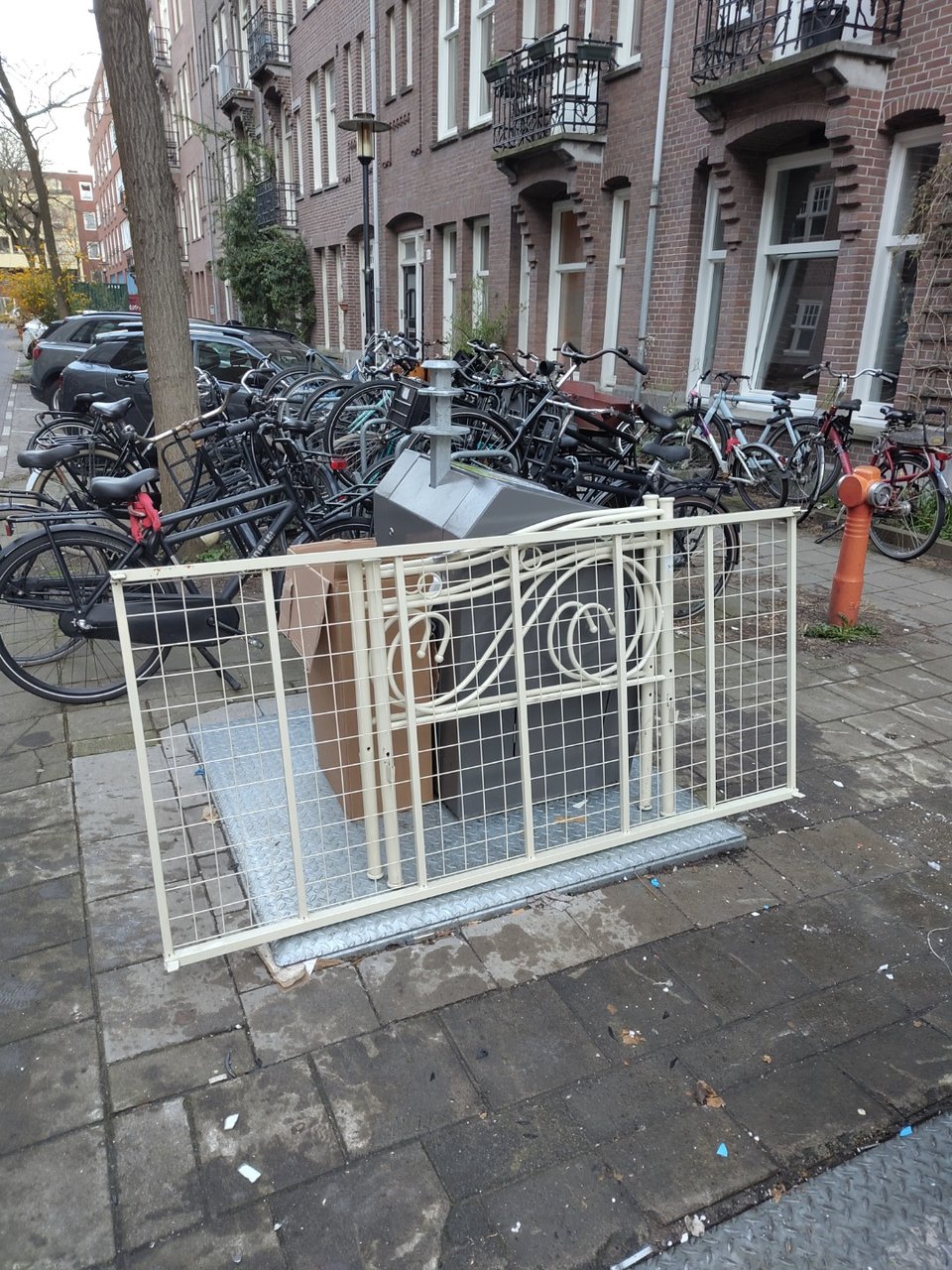 Single bed base, fully functional (includes bolts for assembly)