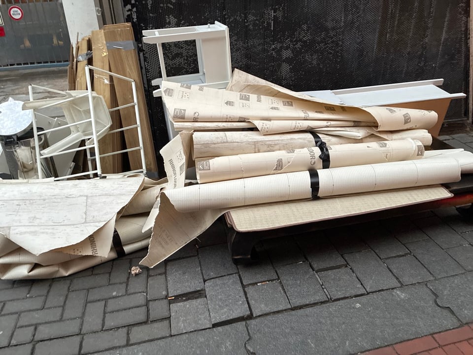 Magnetron 
Lage tafel
Prullenbak
Vloer 
Kruk
Koelkast
Tapijt
Kastje
Grote kast