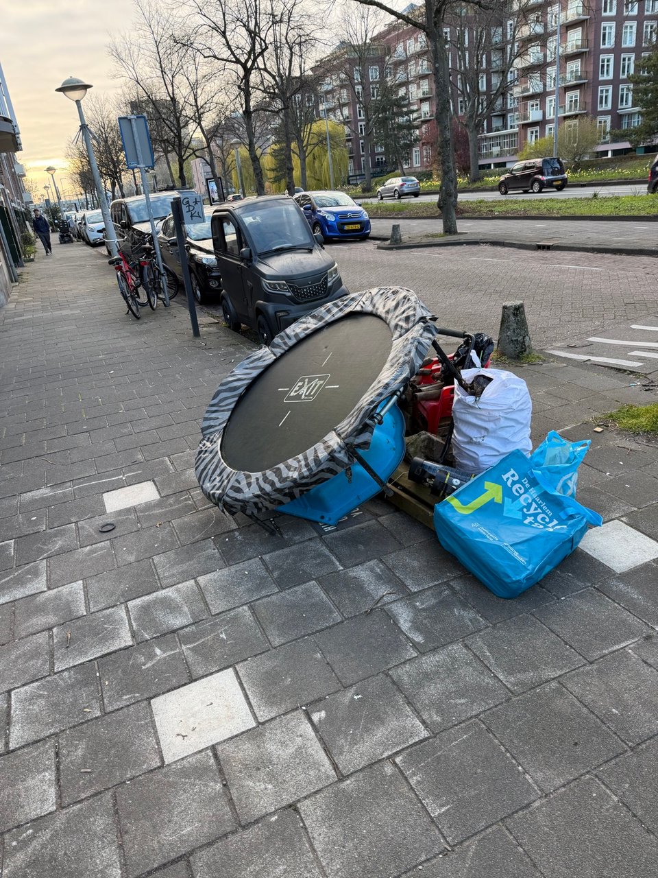 Trampoline + sandbox
