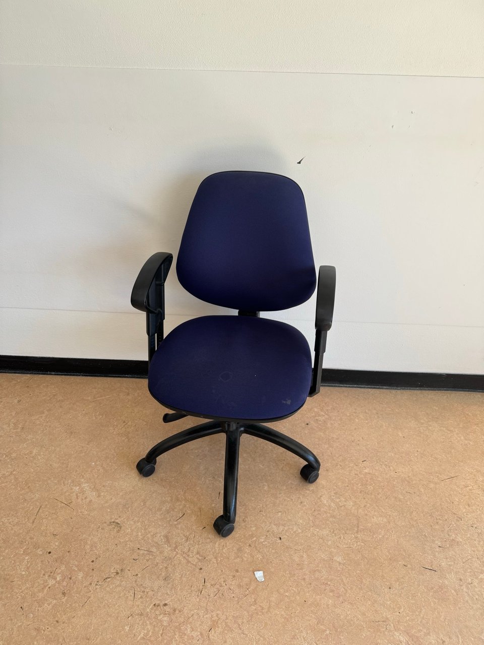 Free : wooden table, big kallax (2 of them) Ikea, desk chair 
You can find at the CareDesignLab please email me if interested heloise@caredesignlab.nl