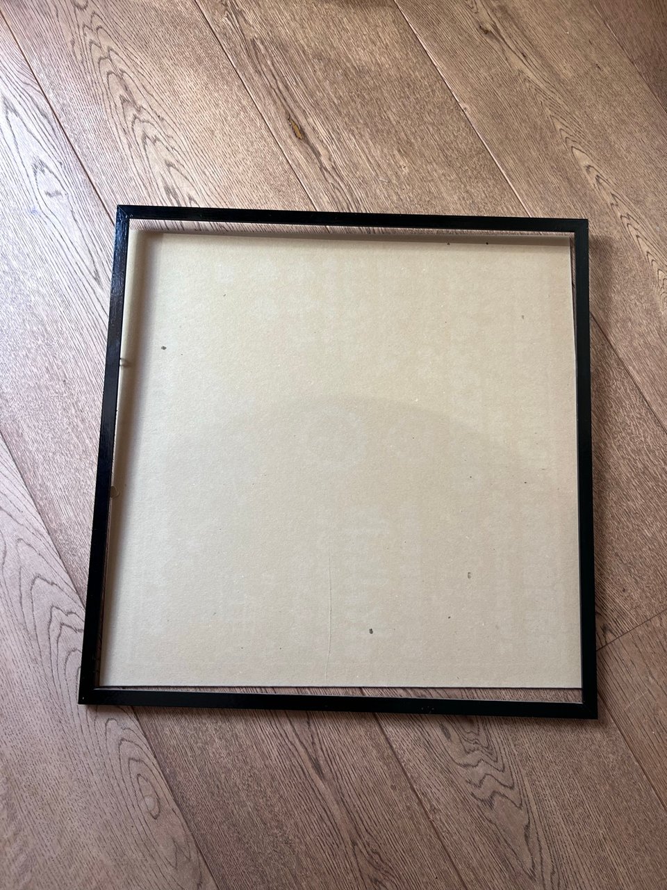 Is someone interested in a wooden frame? Otherwise I will throw it away this wednesday. It’s in a good condition. You need to fix the back with nails. 

53,5 * 54,5 cm