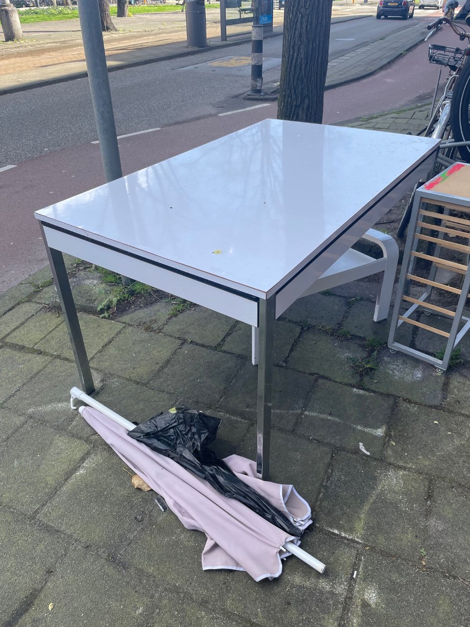 Vintage tafel, misschien Martin Visser, geen idee.