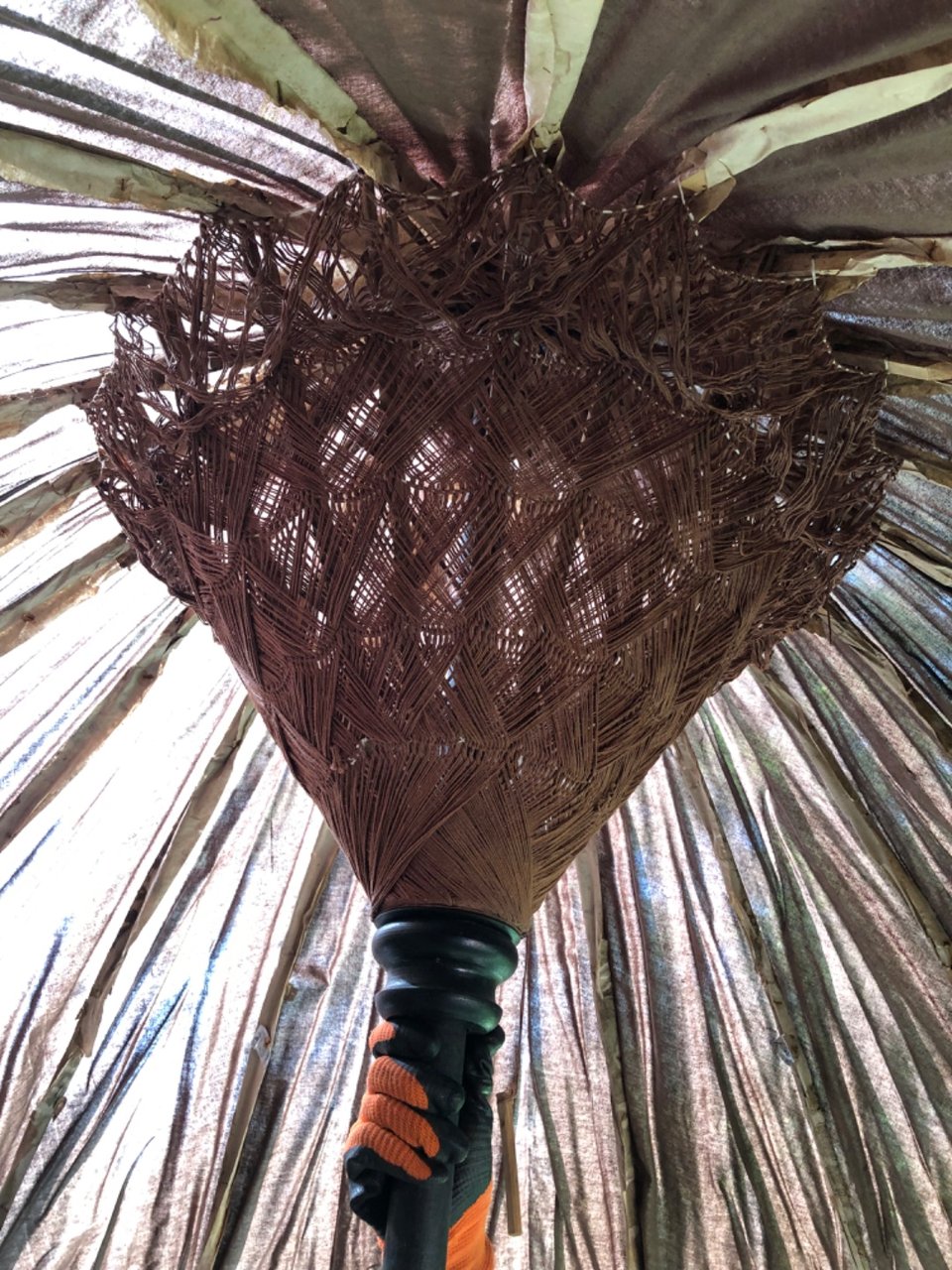 Parasol met oosterse Aziatische vibes.. ingepakt en wel.