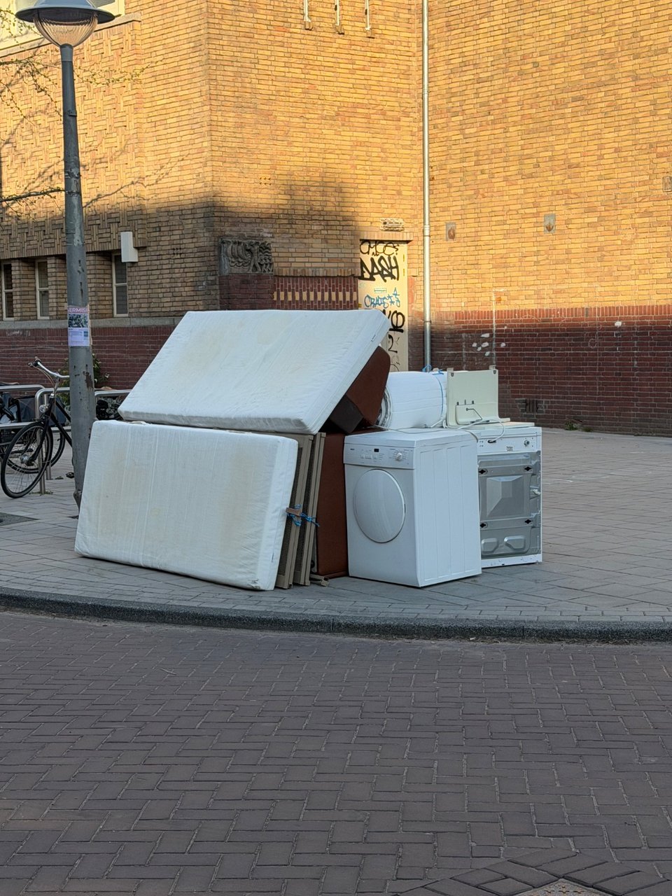 Bruin leren banken , matrassen en droger/wasmachine