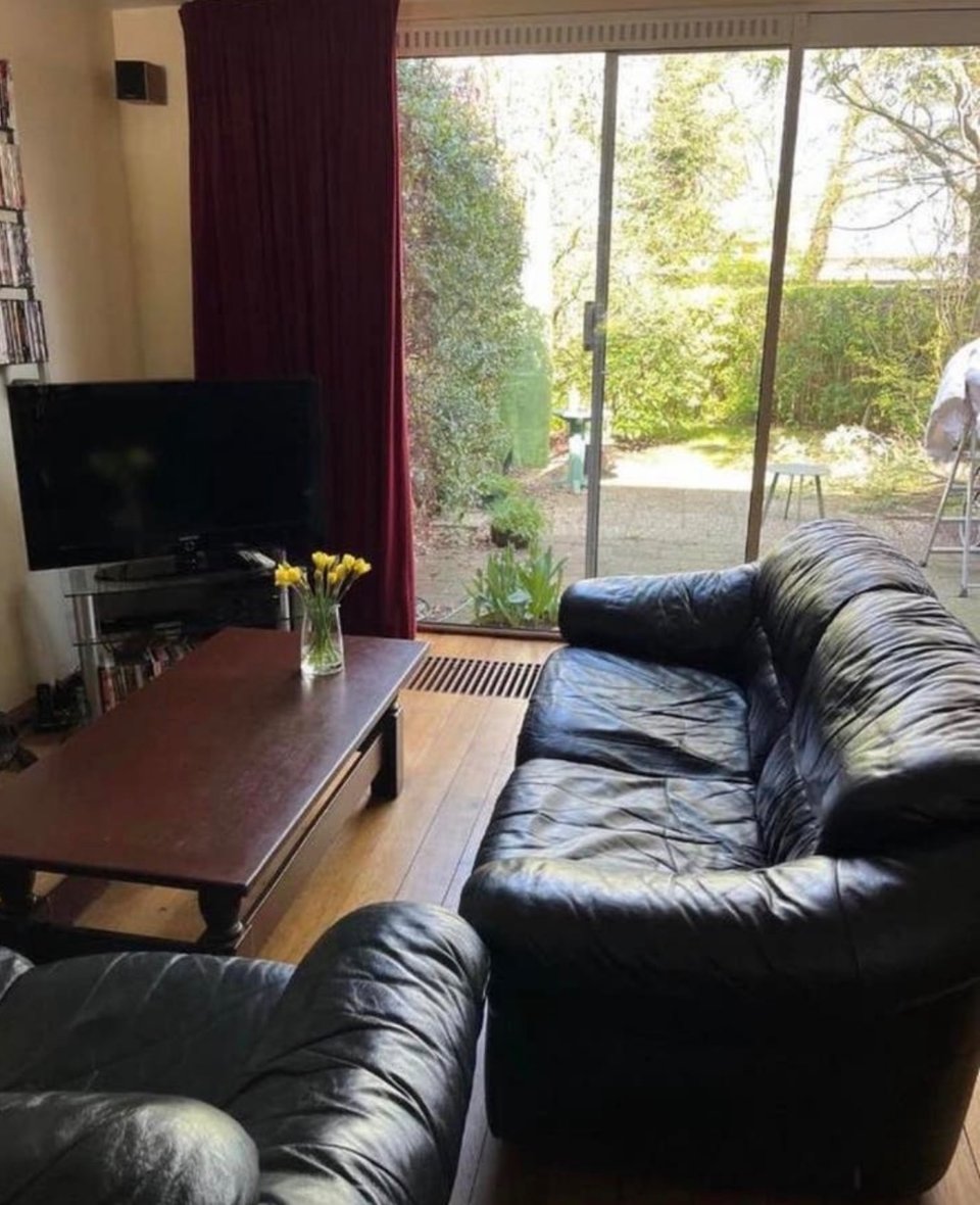 Two leather couches! For free. Please text me. Pick up ASAP +316 122 46 186