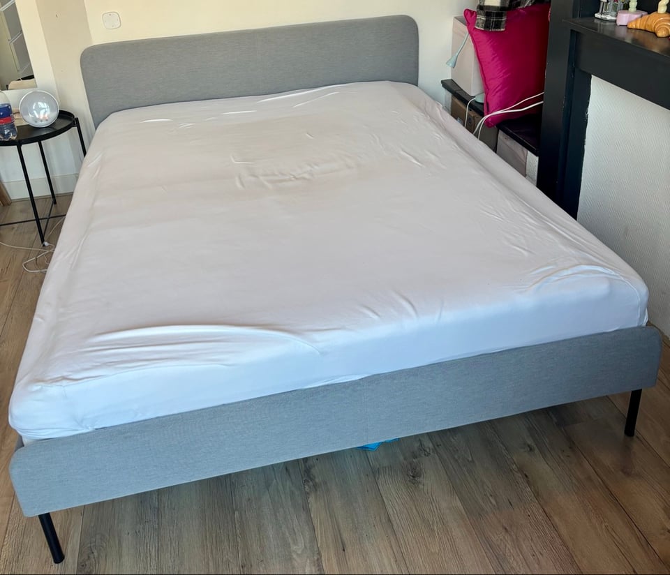 Bed op te halen op vrijdag 24 april rond 12.00/13.00 uur (inclusief lattenbodem en matras) dm voor contact