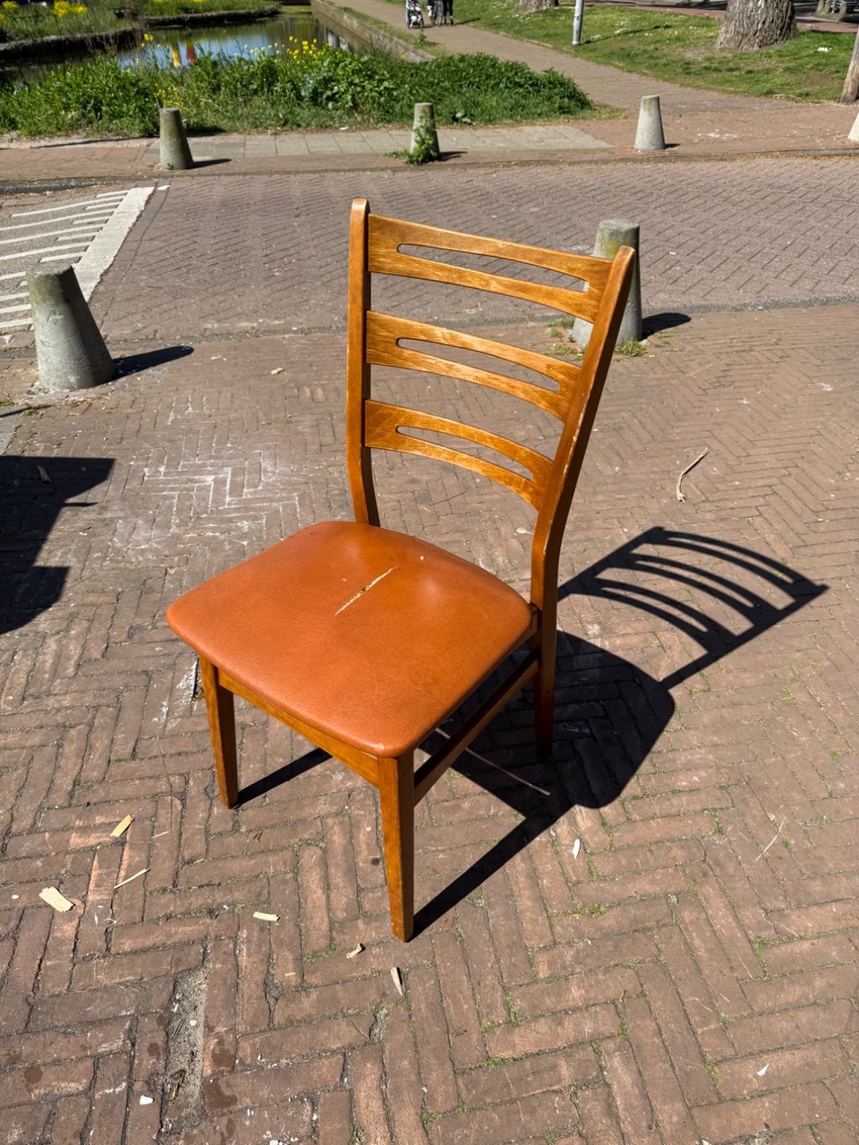 Cool chair! Seat has a straight rip