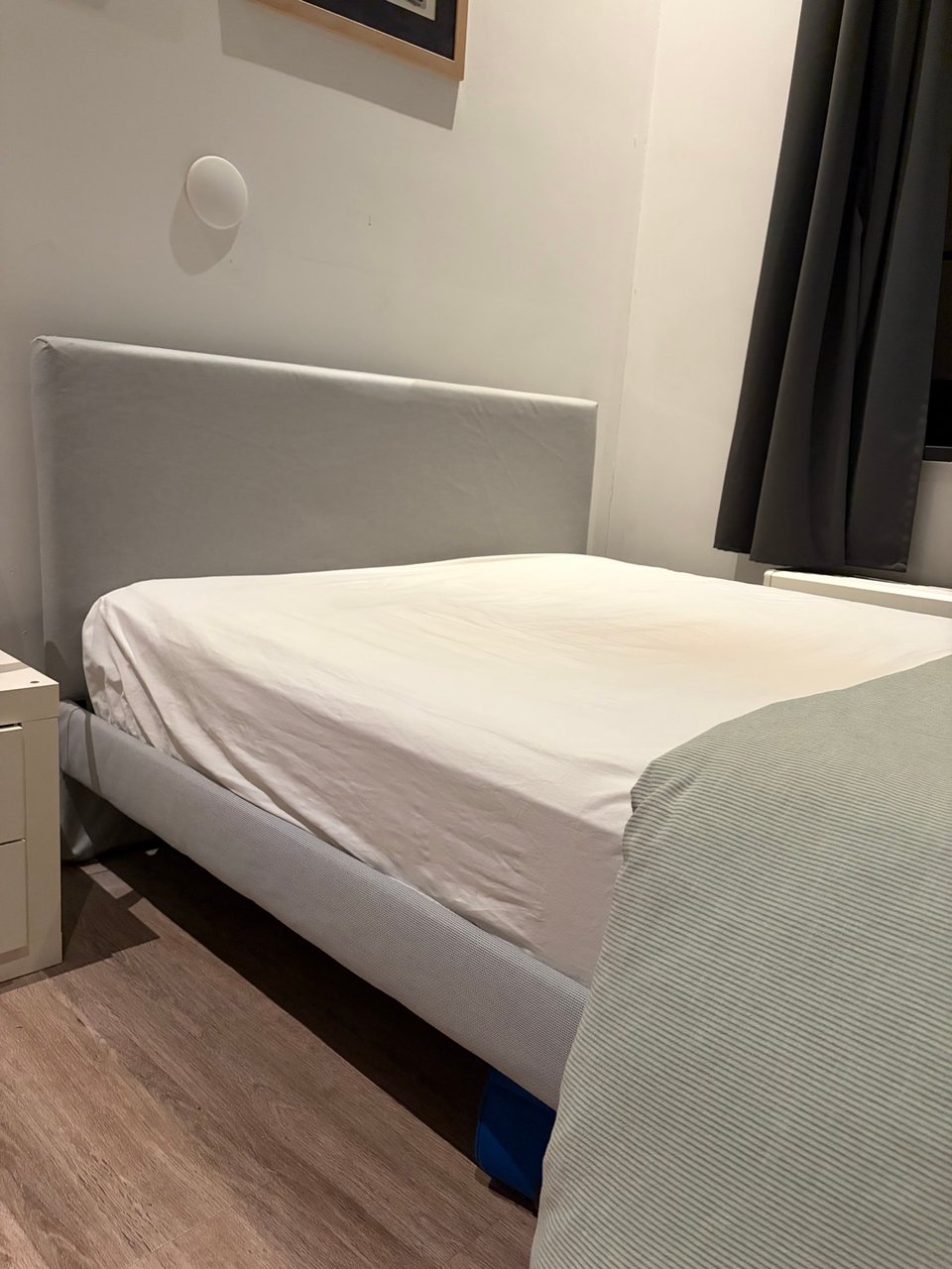 Ikea bed frame 140x200 light grey
Available from 11:00