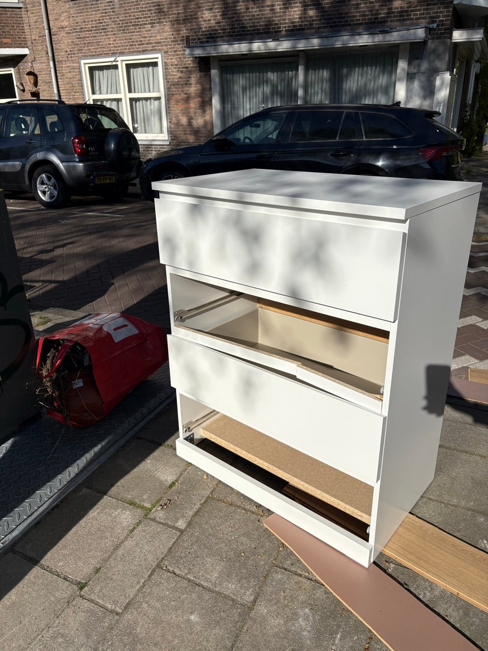 Malm dresser missing 2 drawers
