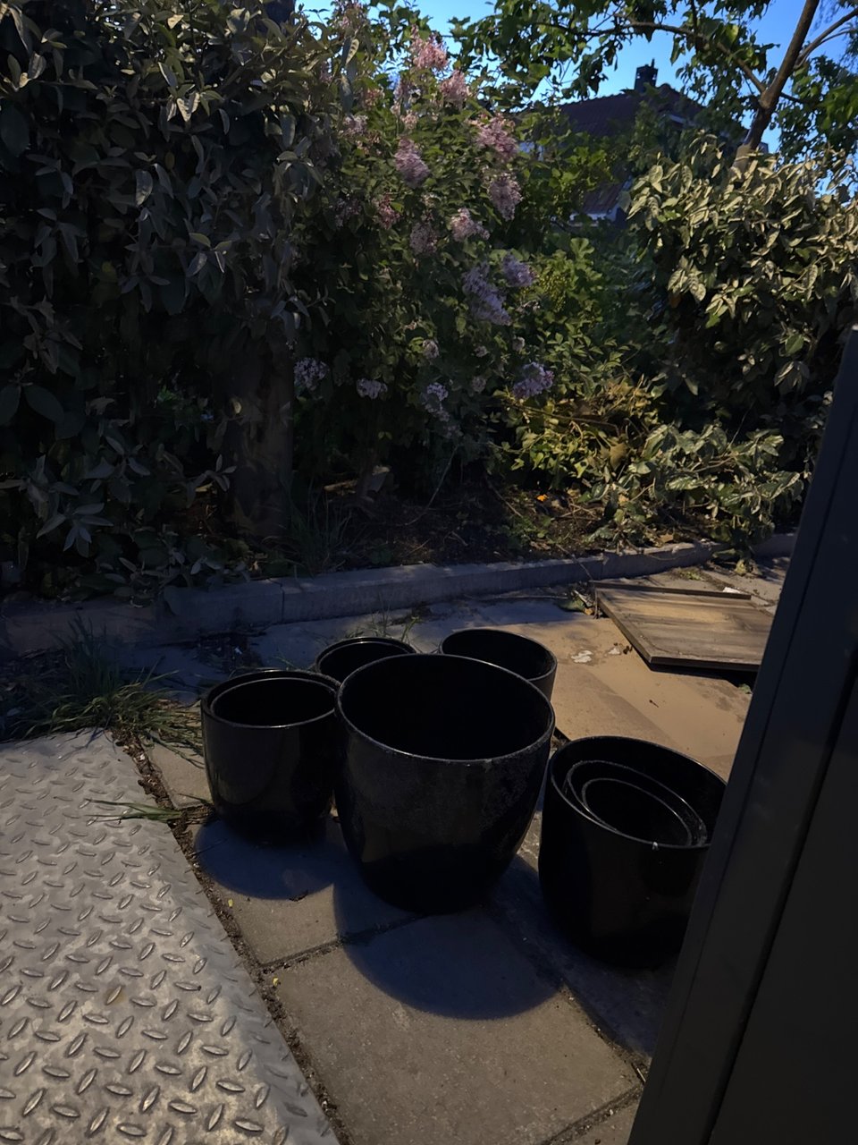 Lot of pots! Ceramic so good quality
