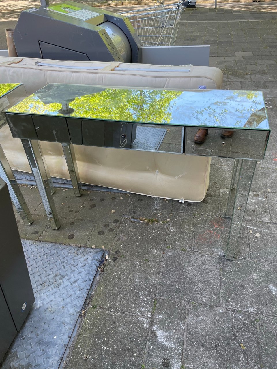 Spiegeltafel het zijn er 2 van 1 is het blad beschadigd