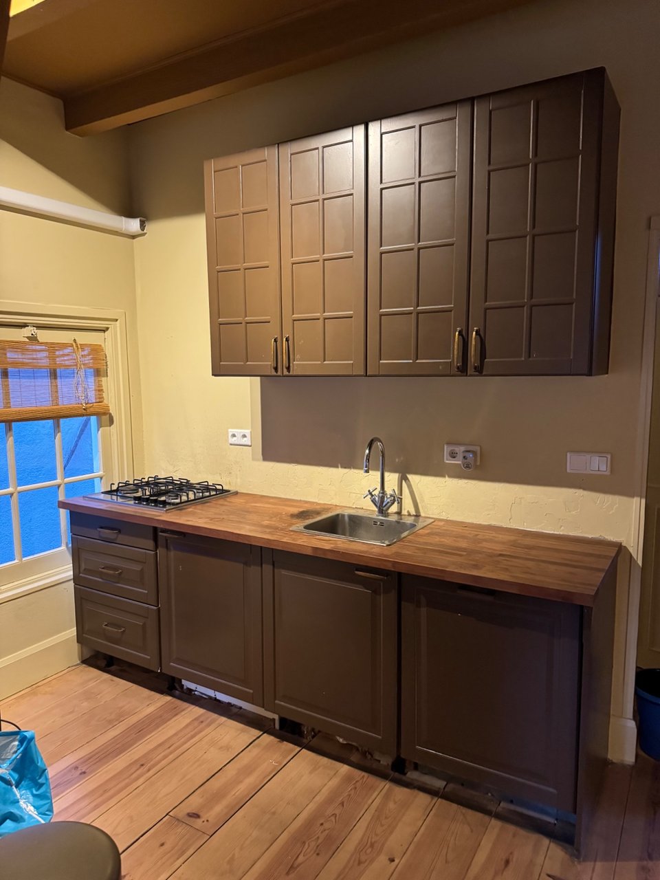 FREE IKEA KITCHEN, 
Painted in a nice brown color. Wooden top, new brass handles.
with gas stove, sink and tap but without fridge and dishwasser. 
Needs to be picked up tomorrow in the afternoon.
Sizes:
Lower cabinets: 246 x 63.5 x 87.5Hcm
Higher cabinets: 160 x 38 x 92.5H
Respond below if you want to pick it up in the city centre ( 9 streets ) tomorrow in the afternoon.