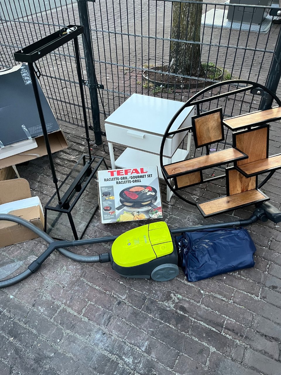 Vacuum cleaner, lamp, IKEA nightstand, wall decoration, gourmet set, air mattress