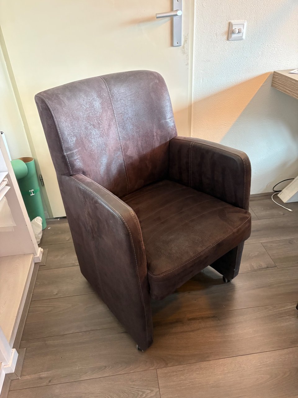 6 stoelen op wieltjes, gratis op te halen