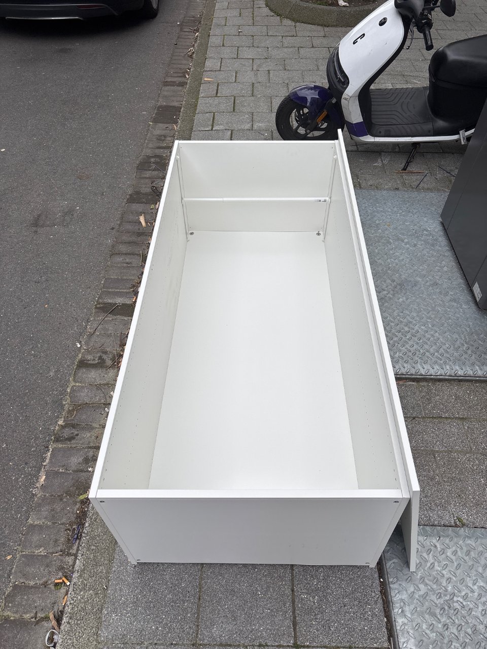 IKEA PLASTA basis kast! Goede staat! 

Kast 1: 80x55x180 - incl deur
Kast 2: 60x55x180 - doekje overheen halen
Kast 3: 60x55x180

Zeer goede staat.
