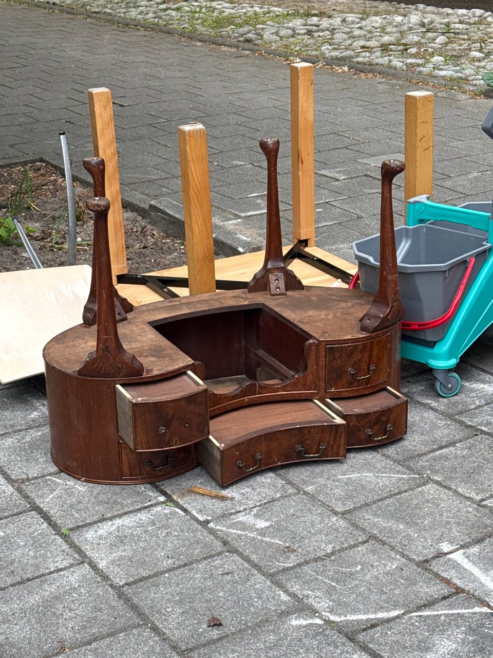 Oldschool table
