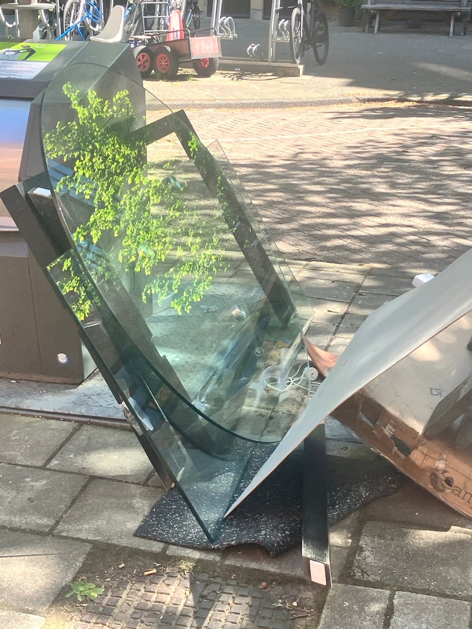 Big round glass for table, with table support