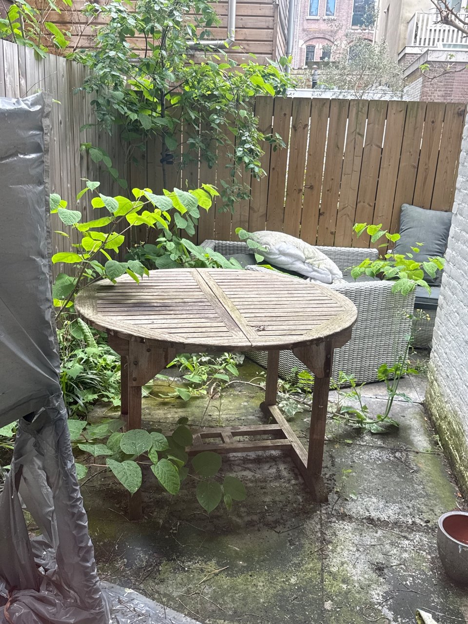 Uitklapbare houten tafel. Kan nog groter!