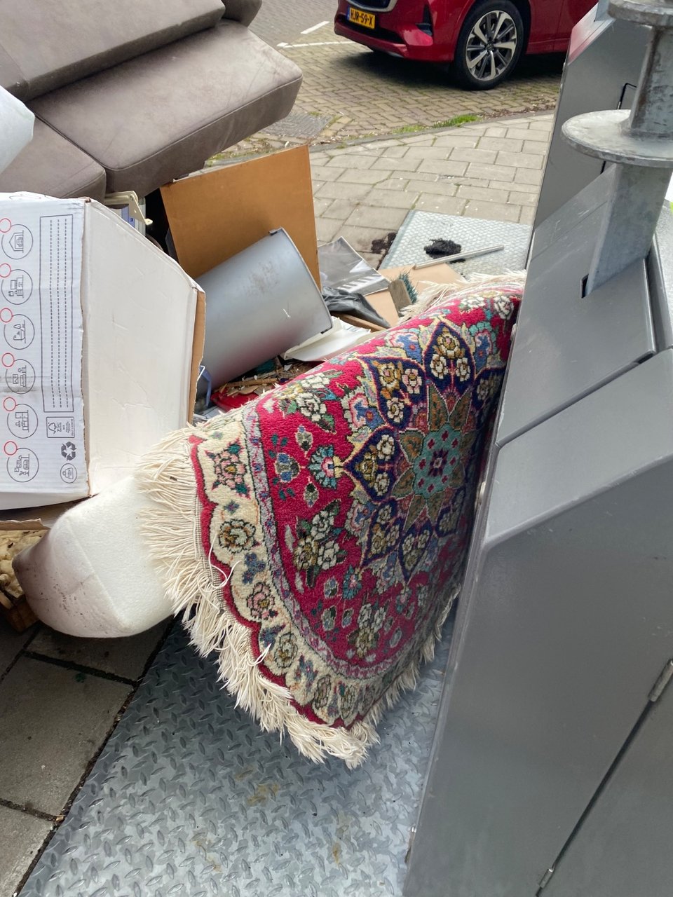Tapijt, kruiwagen, banken, spiegel, kinderautostoel, mand, whiteboard planner