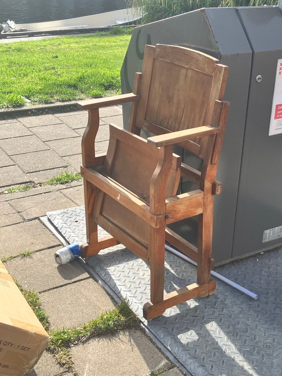 Wooden chair, foldable, theater style