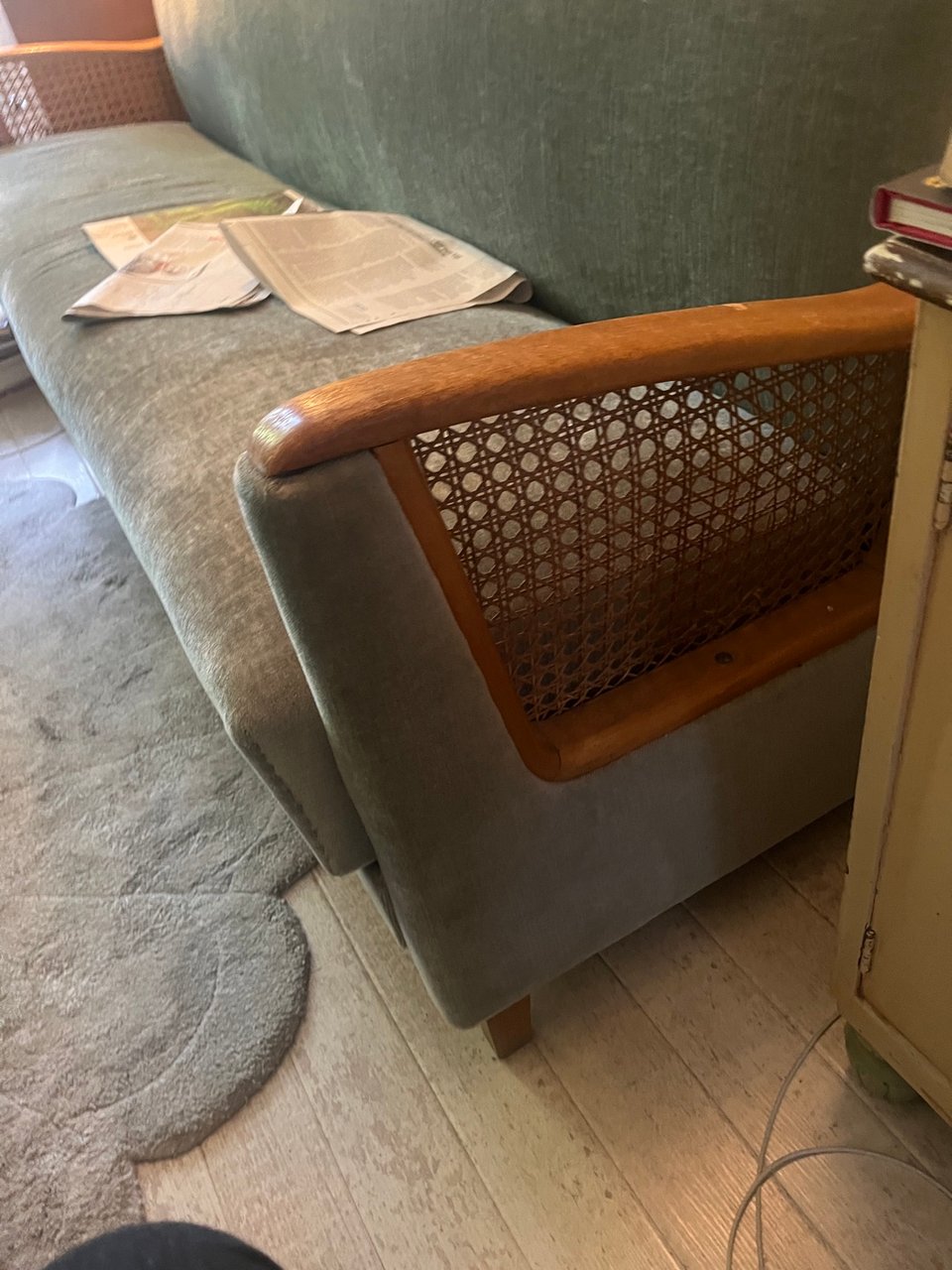 Vintage / retro slaapbank met bergruimte en ‘webbing’ aan de zijkanten